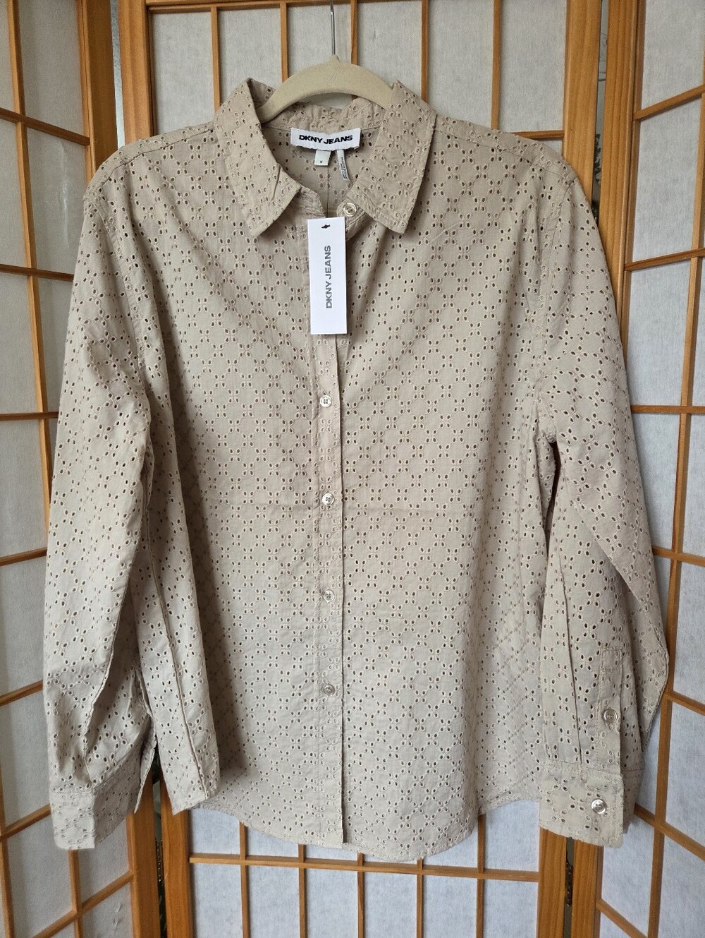 NWT WOMENS DKNY CLOVER PEBBLE COTTON EMBROIDERED BUTTONS DOWN SHIRT/BLOUSE M